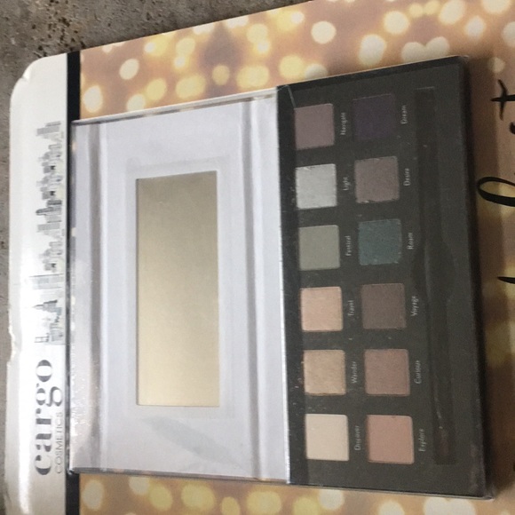 Brand New Eye Shadow Palette - Picture 2 of 3